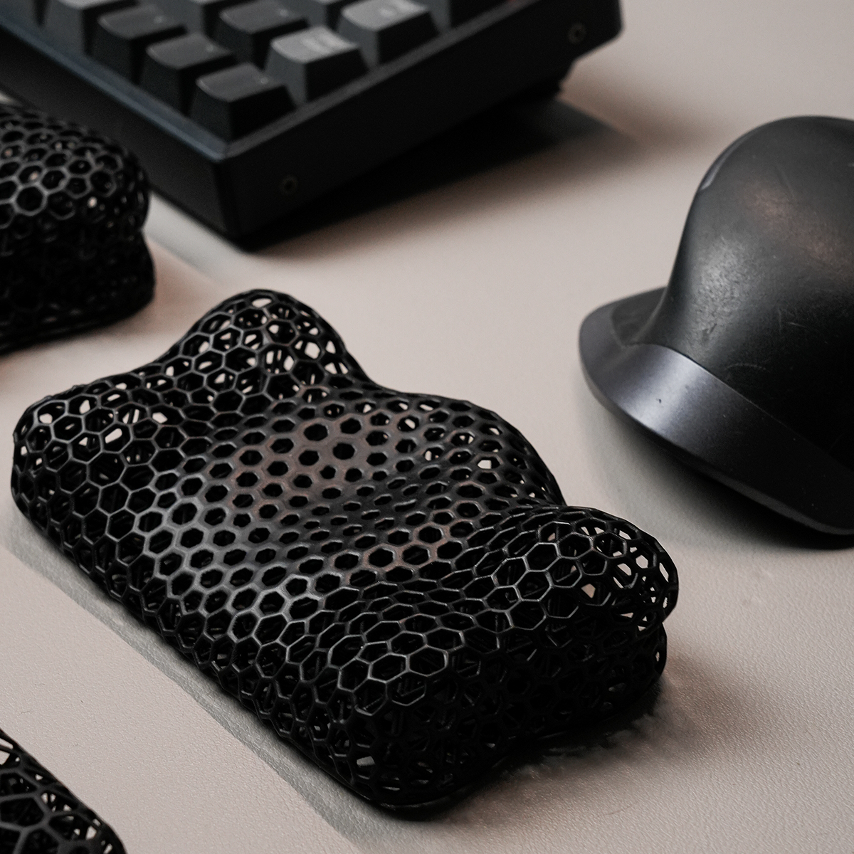 Bublepik Wrist Rest for Mouse - Sleek Black Mountain